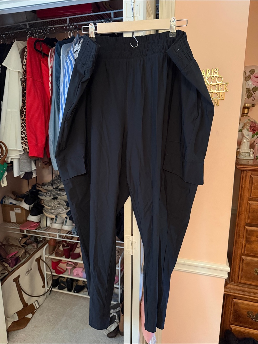 Old Navy Black Relaxed Tapered Cargo Joggers